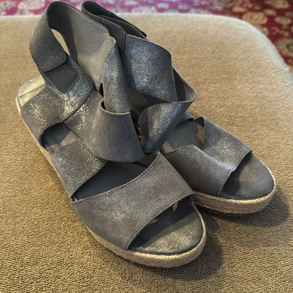Eileen Fisher Platinum Silver Suede Espadrille Wedge Sandals 8.5 (TD)
